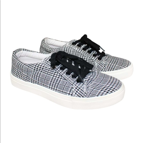 New Women's American Eagle Houndstooth Black / White Lace-Up Sneakers Size 6 US - Picture 1 of 5